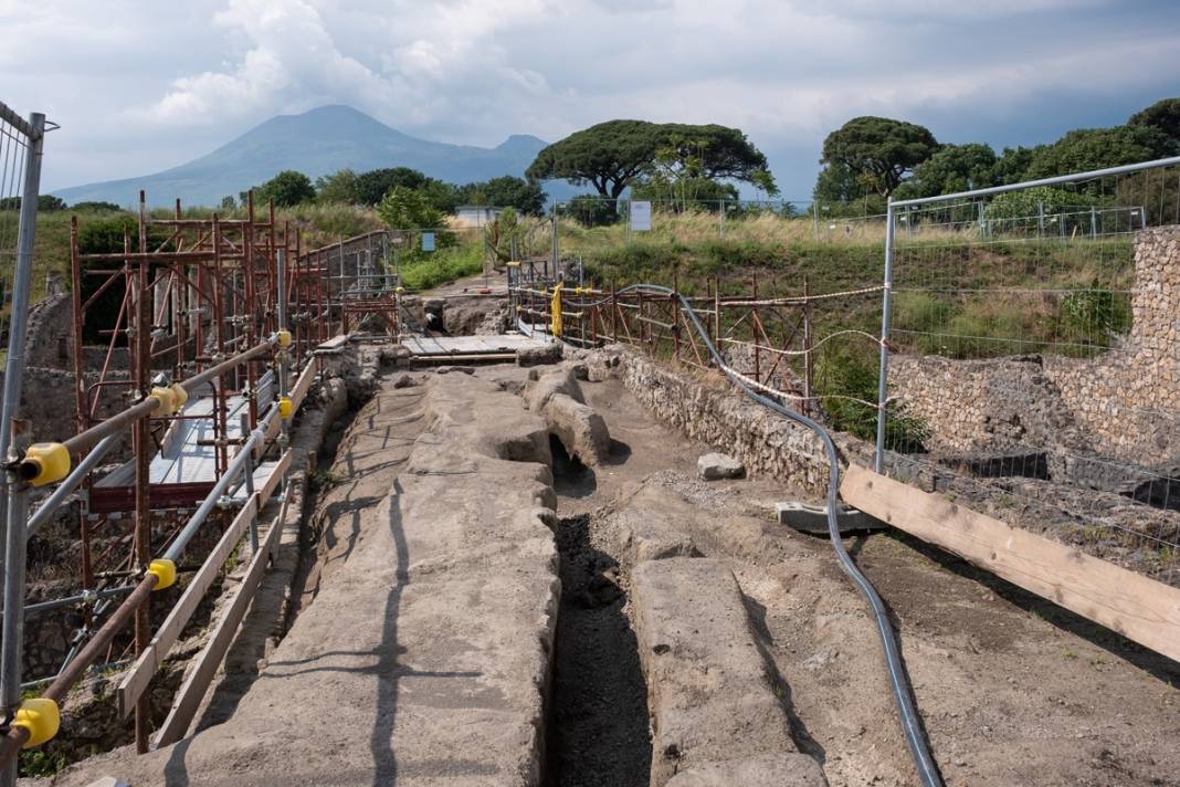 15 dakikada yeryüzünden silinen Pompei'de yeni keşif: Fırına sığınmışlar... 16